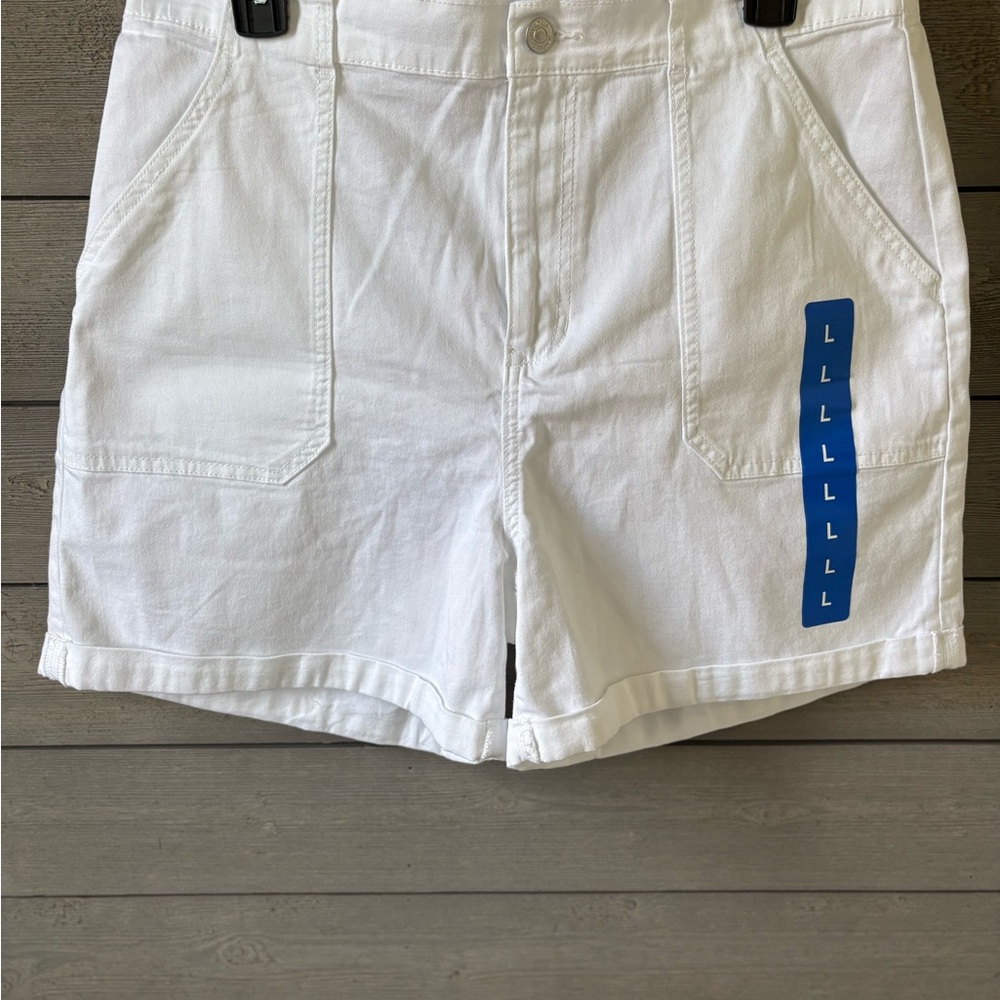 NWT Gloria Vanderbilt Utility Short